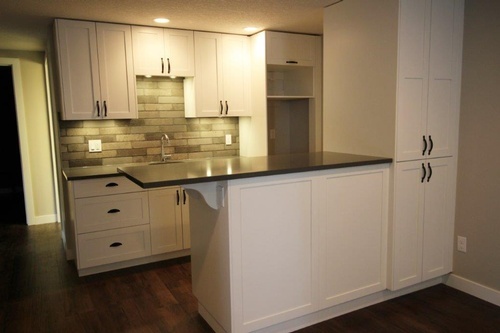 Affordable Kitchen Countertop by Calgary Basement Renovation Contractors