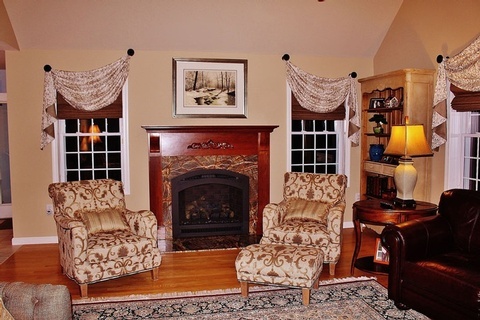 K M Litchfield, New Hampshire - Living Room After Decorating by Tout Le Monde Interiors