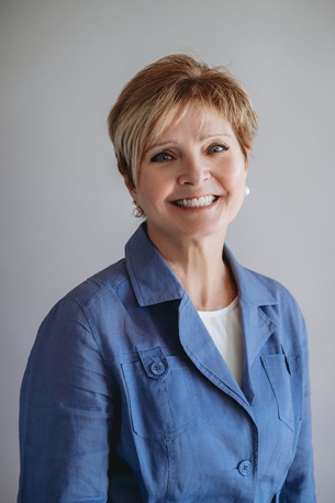 Stephanie Holmes