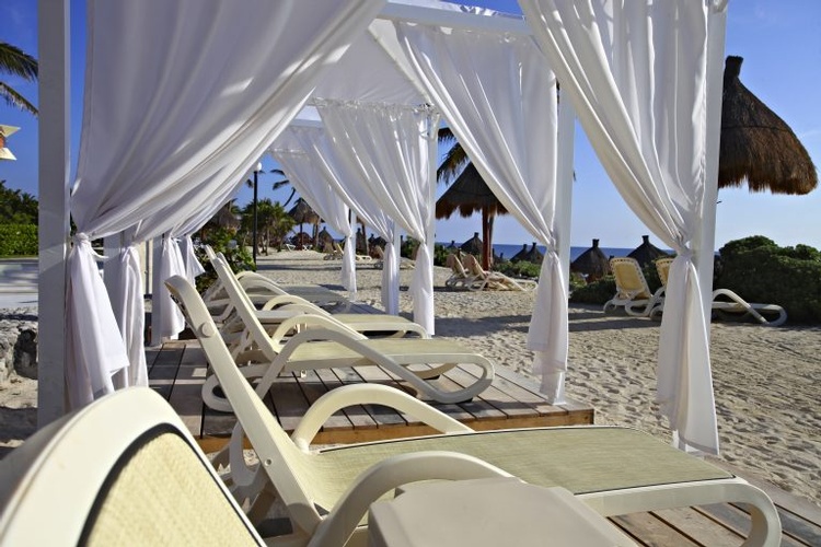 Luxury Bahia Principe Akumal welcomes you to a beautiful paradise for your perfect destination wedding