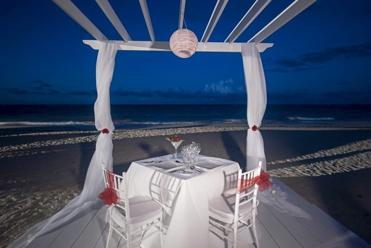 Personalised wedding theme at Iberostar Grand Hotel Bávarol for a perfect beach Wedding Destination