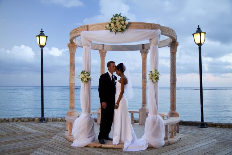 Personalised wedding theme at Jewel Dunn's River for a perfect beach Wedding Destination