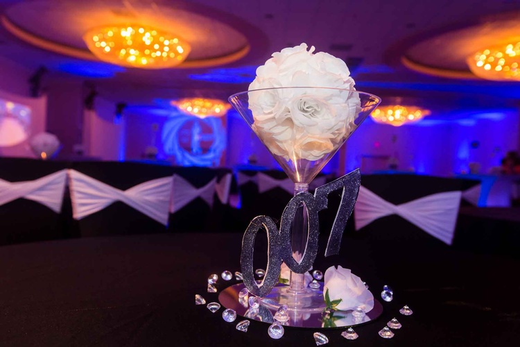 Prom centerpiece with flowers and candles organized by Houston Event Planning