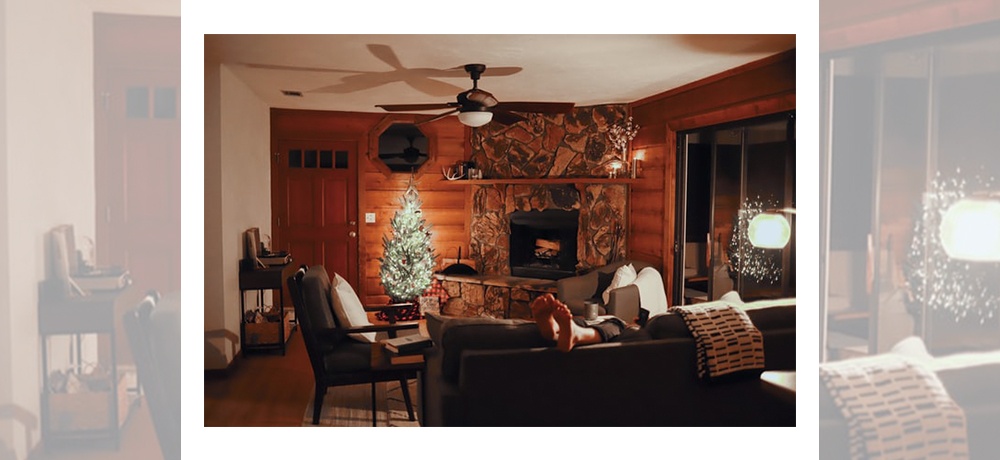 A room decorated according to winter decor tips