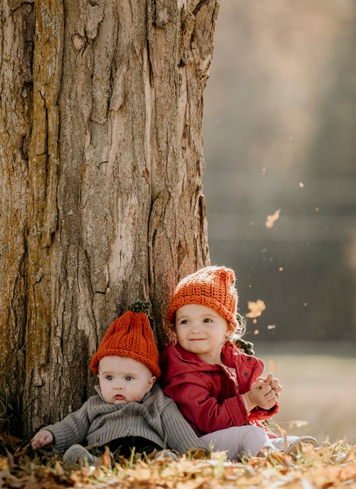 Siblings Sitting Under a Tree - Baby Photography Toronto by Matt Tibbo