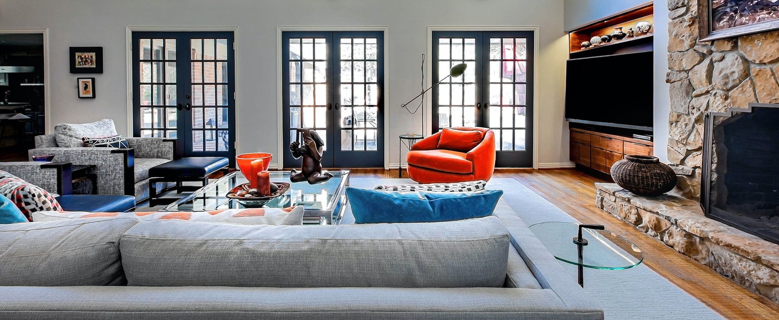 Luxurious Living Room Interior Design by Luxury Interior Designer and Stylist in Dallas