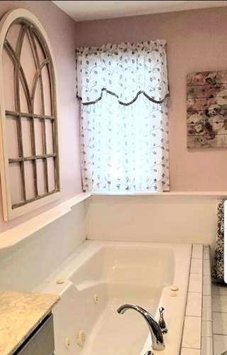 Bathtub at Senior Care Facility Macomb County - Our Place Senior Assisted Living