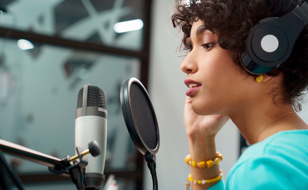 Unlock The Power of Human Voice Artists by Lynda's Voice