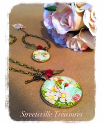 "Modern Vintage" Hummingbird/ medallion necklace 