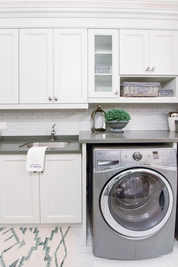 Fresh White - Laundry Renovation Services Stouffville by Royal Interior Design Ltd.