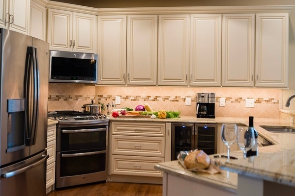 Modern Kitchen with Cabinets - Kitchen Remodeling Services Nashua by Tout Le Monde Interiors