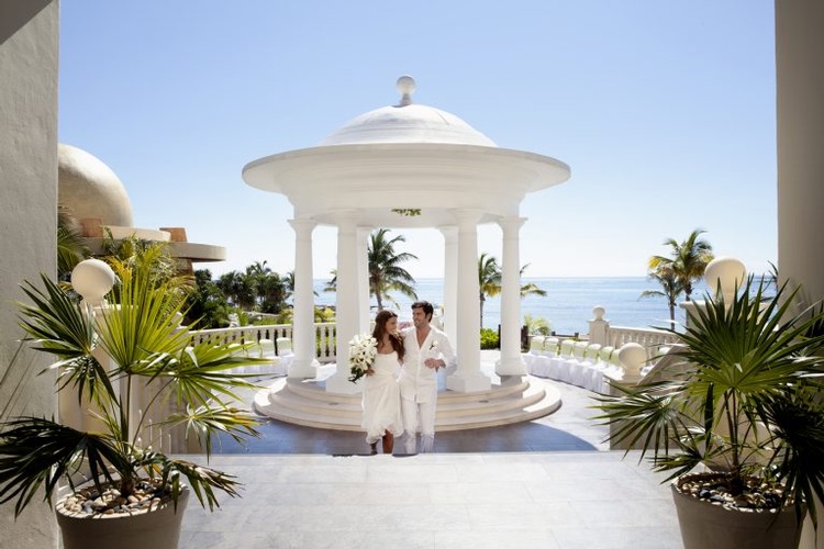 My wedding Away provides sun-dappled paradise for perfect destination wedding at the Barceló Maya Palace