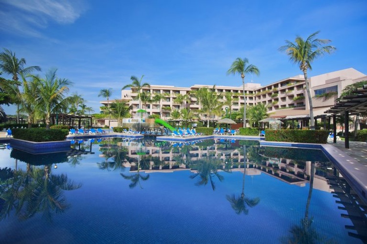 the Barceló Huatulco for destination weddings and vow renewals