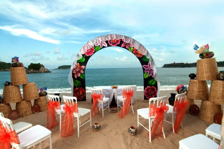 Tropical Destination Wedding at the beautiful Barceló Huatulco by My Wedding Away