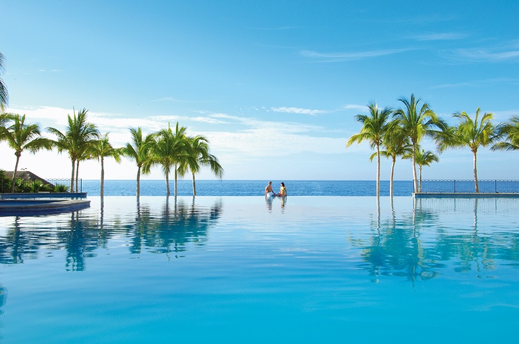 Dreams Los Cabos Suites Golf Resort & Spa is the ideal destination for honeymoon and Destination Weddings