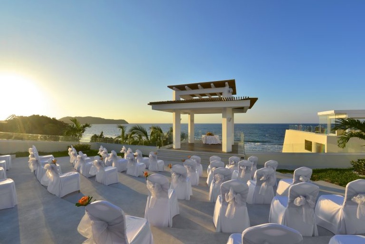 Plan your Destination Wedding or honeymoon at Barceló Puerto Vallarta with My Wedding Away