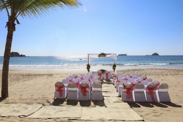 Destination Wedding, Honeymoon & Vow Renewal Packages to Barceló Ixtapa 