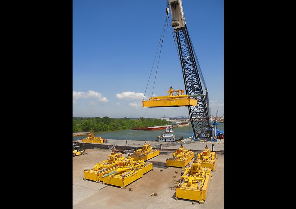 A Crane vessel unloading at the docks - Joe Robbins Commercial Photography Houston