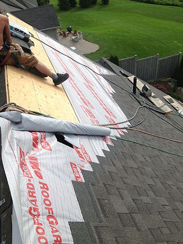 Emergency Roof Repairs and Inspection Services in Gravenhurst, ON by White Lightning Steep Roofing
