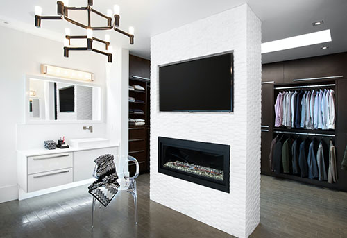 if you want to freshen up your home this spring, this photo of a nicely organized closet can be your inspiration.