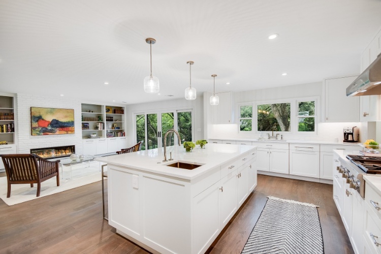 Bright White Kitchen by PB Construction - Custom Home Builder Austin