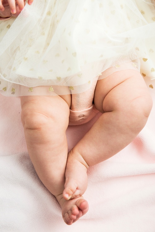 Chubby Baby Legs - Baby Photography Oakville by Matt Tibbo