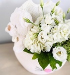 Wedding Florist Brossard - White flowers in baby basket - YnV Lifestyle Inc.
