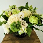 Small Floral Atelier Offering Custom Arrangements - Corporate Floral Services Brossard - YnV Lifestyle Inc.