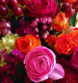 Classic Flower Arrangement Design - Floral Designer in Brossard at YnV Lifestyle Inc.