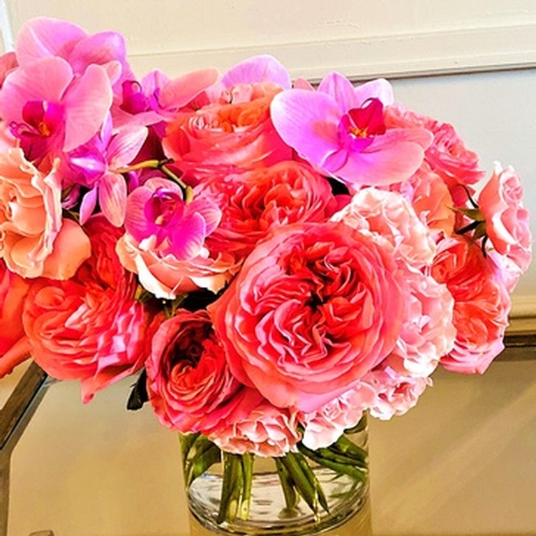 Lorna Flower Design Arrangement - Floral Design Services Brossard by YnV Lifestyle Inc.