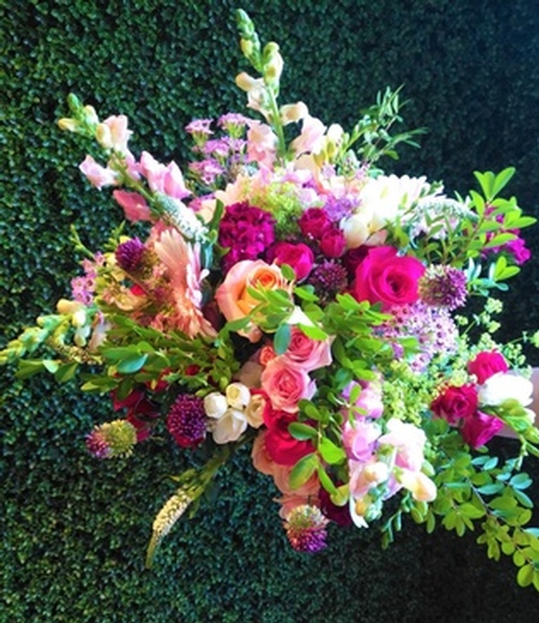 Seasonal floral gifts arrangements - Wedding Florist in Brossard - YnV Lifestyle Inc.