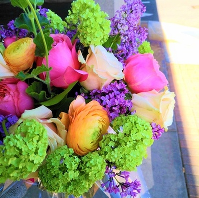 Gift certificate floral arrangements - Wedding Florist in Brossard - YnV Lifestyle Inc.