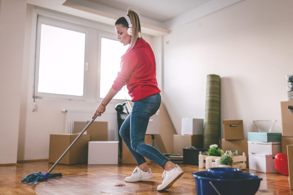 How to Deep Clean Your New House Before You Move in