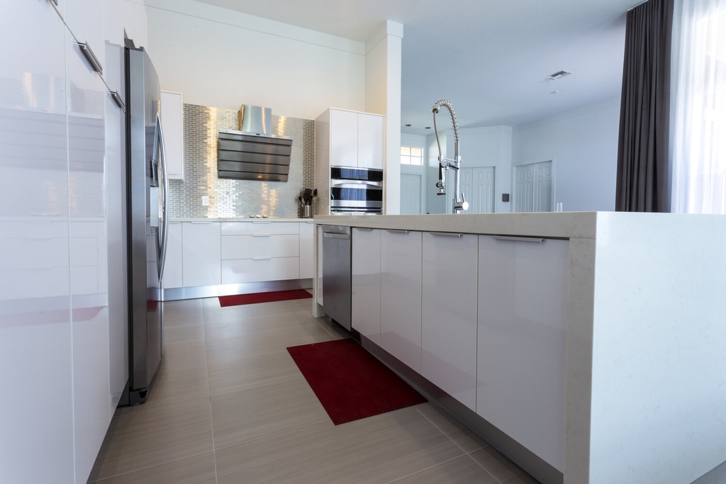 The L-Shaped Kitchen Design by Davie Kitchen Renovation Expert at Andrea Duran Interiors