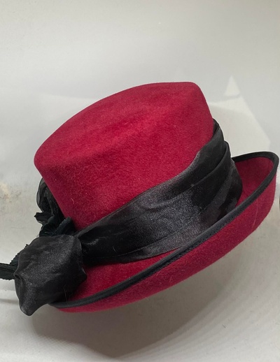 Womens red fur felt hat