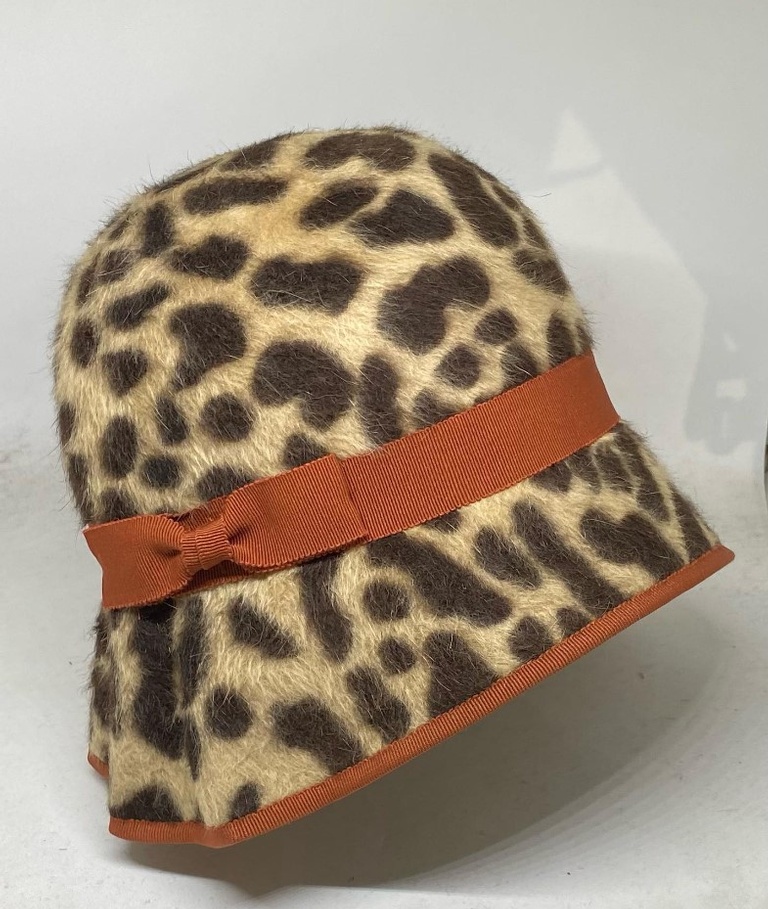 Womens fur felt classic styled patterned hat.