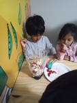 Kids making a smoothie together at HIDE ‘n' SEEK DAYCARE - Licensed Childcare Center in Brampton, Ontario