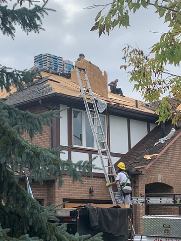 Expert roofers at Roofing Company Toronto provide high-quality roof repair services.
