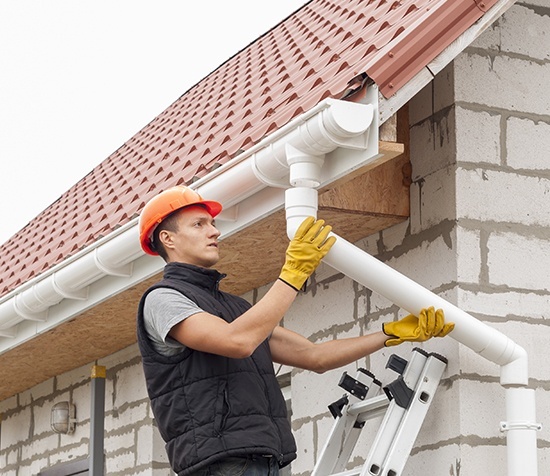 With the help of our siding and gutter installation services in Toronto, our roofers can stop the damage to your home.