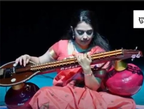 Amritha Kailas - trained Veena instrumentalist, Carnatic vocalist, Music Veena & Vocal teacher