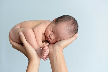 Headshot of a newborn captured by Flores Photography in Toronto