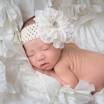 Portrait of a newborn taking a nap captured by Flores Photography in Toronto