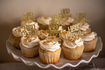 Creamy Cup cakes in plate captured by Flores Photography in toronto