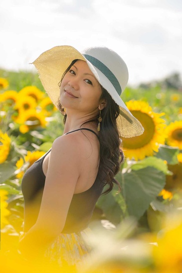 Portrait of a pretty girl at the sunflower field captured by Flores Photography in toronto