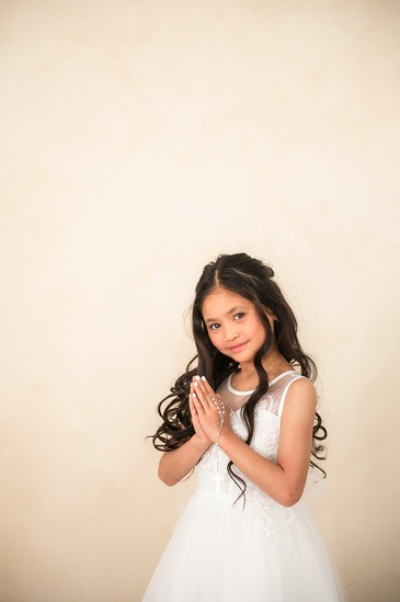 Portrait of a young girl captured by Flores Photography in Toronto