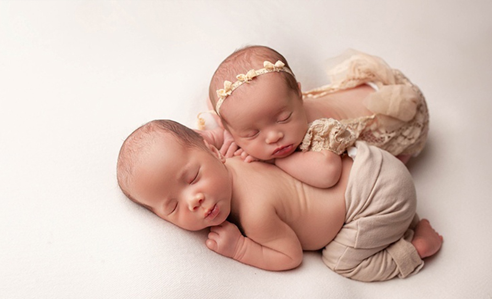 Maternity Newborn Family Portrait Photographer Brampton Ontario