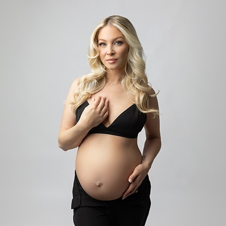 Embracing the Glow by Capturing the Beauty of Maternity through Photography in Hamilton