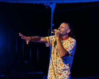 Darkstrand Visuals' photo of a guy singing with intensity during a singing competition event.
