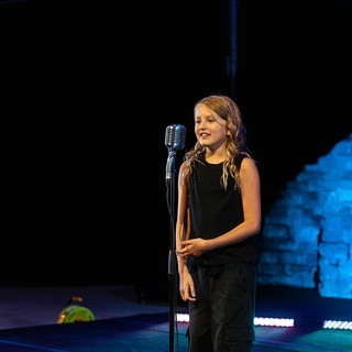Darkstrand Visuals captured a photo of a cute girl performing at a singing competition event