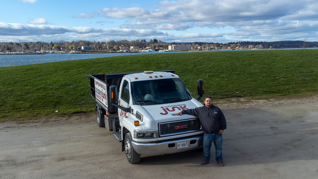 Efficient Commercial and Residential Junk Removal Services in Owen Sound to help you get rid of the unwanted item